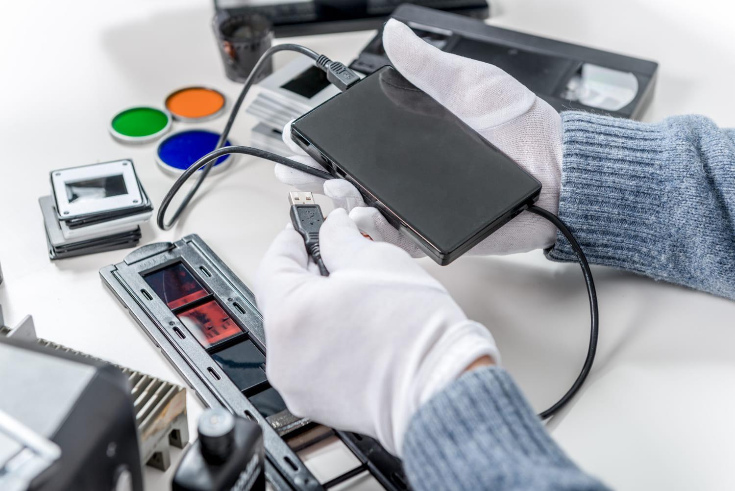 Cracked Screen? Dead Battery? Get Your Phone Fixed Fast by REPAIR GEEKS!